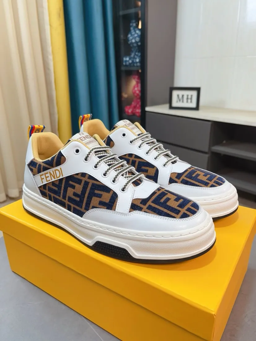 Men's shoes 💰400🌹🌹[FENDI] Fendi's classic and comfortable men's shoes, this complex sneaker is made of soft calfskin➕genuine leather lining➕original ultra-light rubber material with rough outsole. This unique light style is suitable for the casual and refined sensibility of this season. It is comfortable and natural on the feet. It is an everyday style for casual travel in autumn and winter! 38/44
